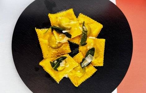 Domáce ravioly s ricottou, so špenátom a šalviou 