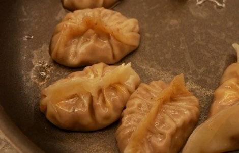 Dim Sum knedličky plnené zmesou húb s kozím syrom a hľuzovkovo-smotanovou omáčkou